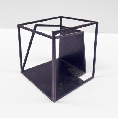 Escultura de hierro geométrica | artista Erik Kirksaether | Arte Madrid